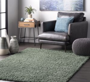 black-couch-rug-ideas